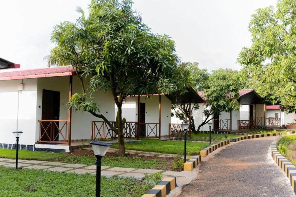 Mangozzz Magical World Hotel Panvel Exterior photo